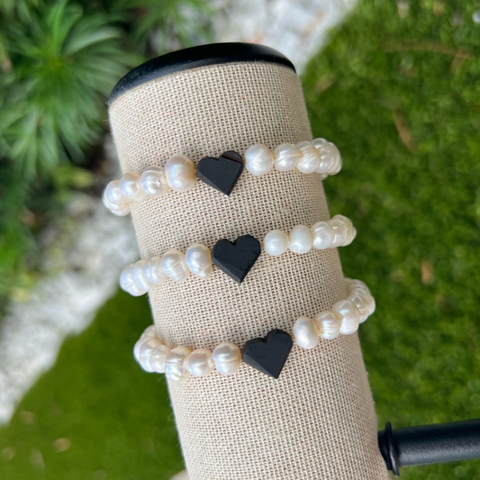 Black heart pearl bracelet
