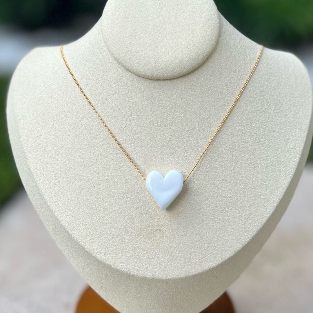 White heart gold neacklace