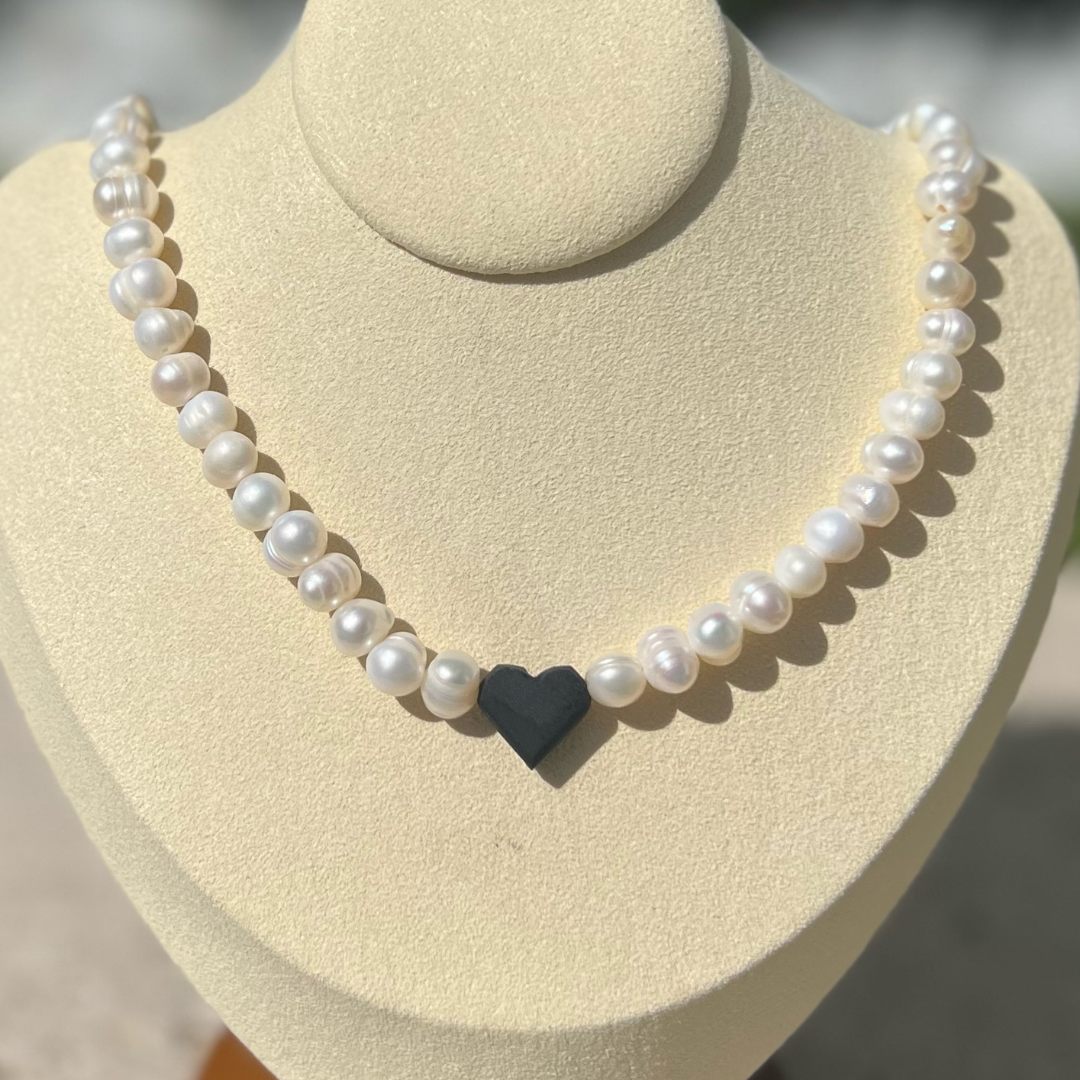 Black heart pearl choker